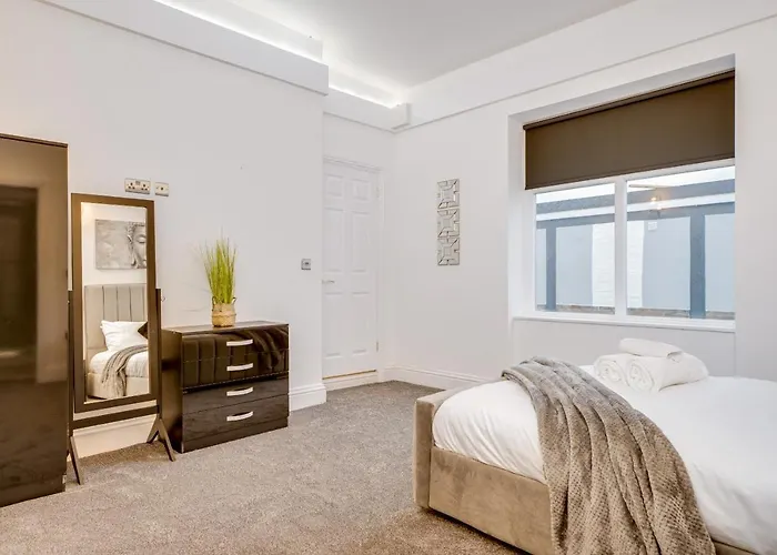Town House Apartments