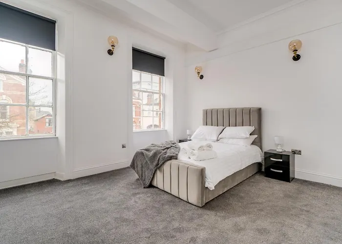 Town House Apartments